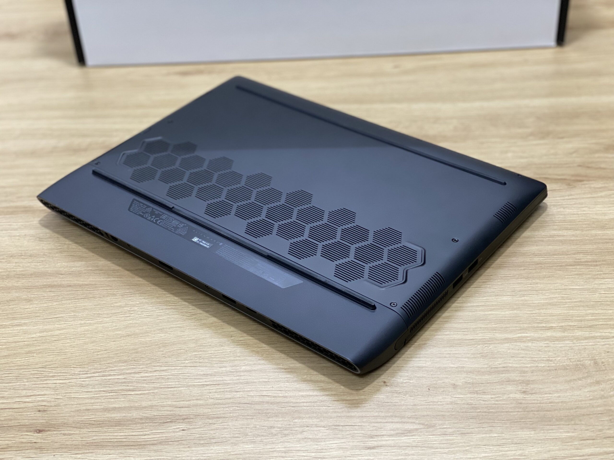 Laptop Dell Alienware M15 R6 i7-11800H, VGa RTX 3070 8GB, 