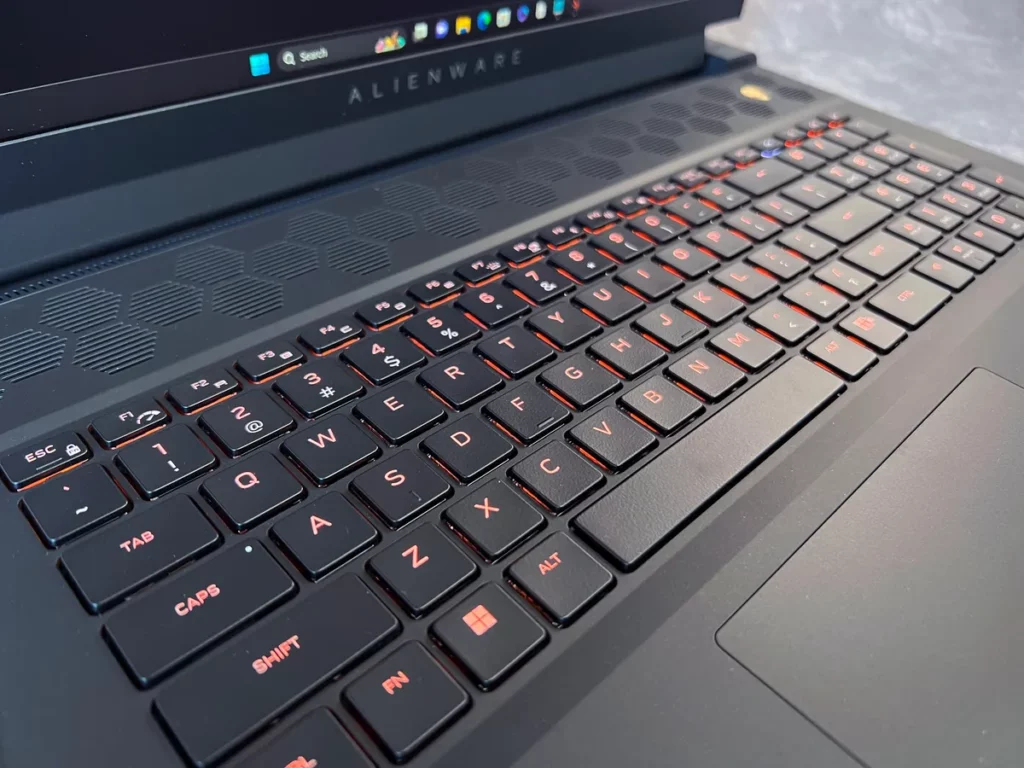 Đánh giá chi tiết Alienware M18 gaming laptop - mãnh thú cân mọi cuộc chơi 10 alienware m18 4