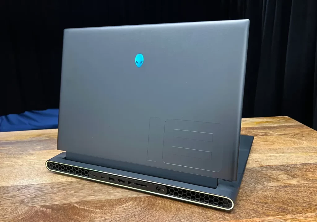 Đánh giá chi tiết Alienware M18 gaming laptop - mãnh thú cân mọi cuộc chơi 7 alienware m18 5