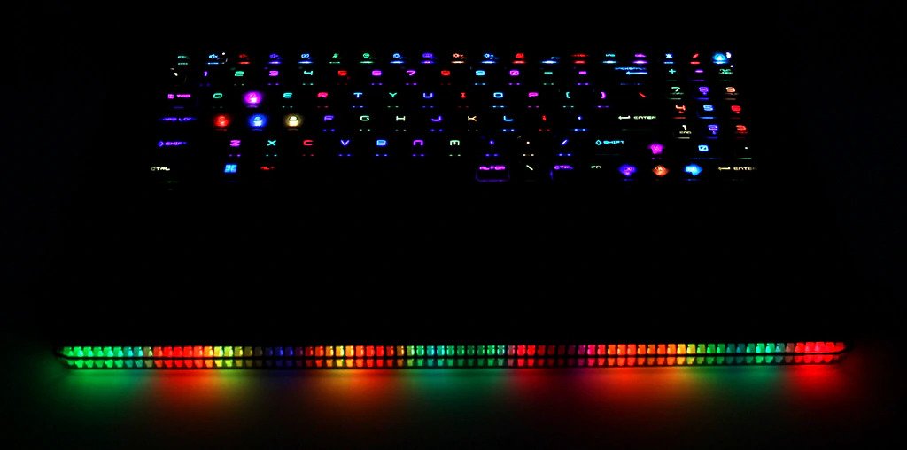 Đánh giá MSI Raider GE68 HX 13V 8 03 44