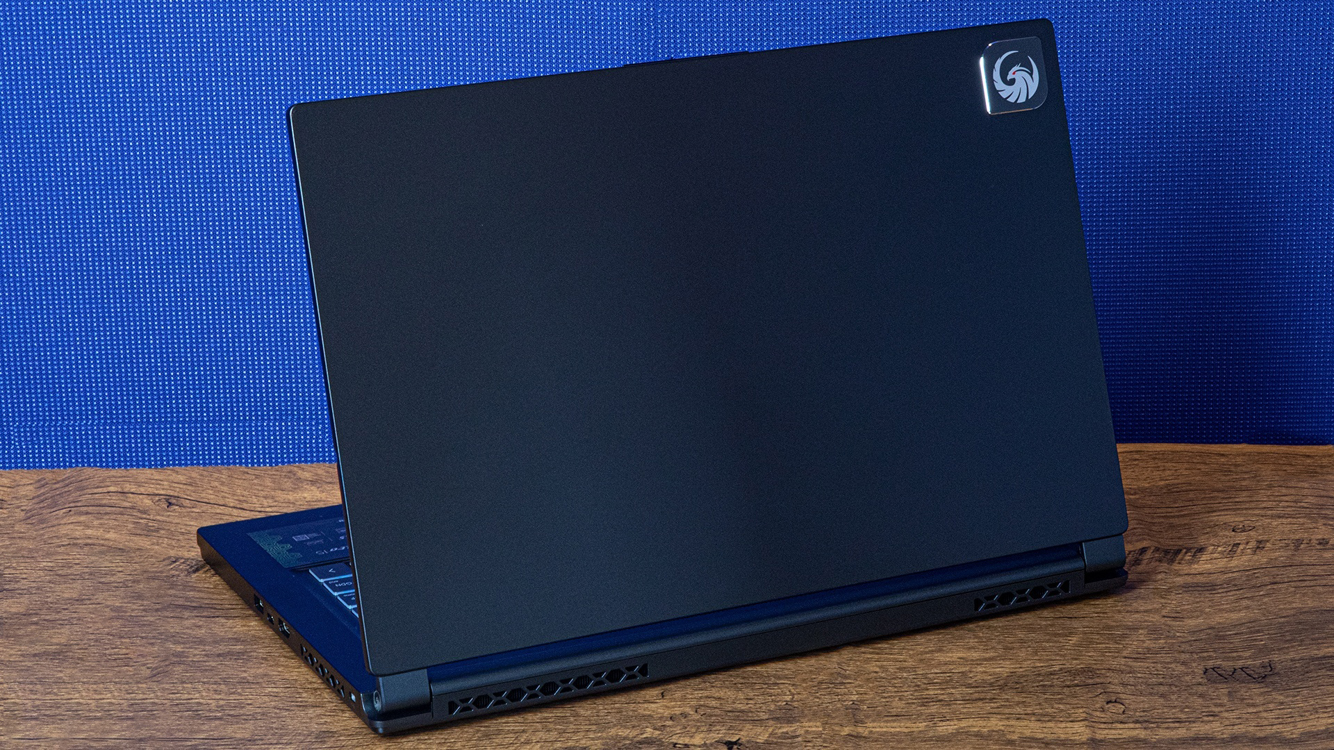 Máy tính xách tay MSI Delta 15 15 04 55