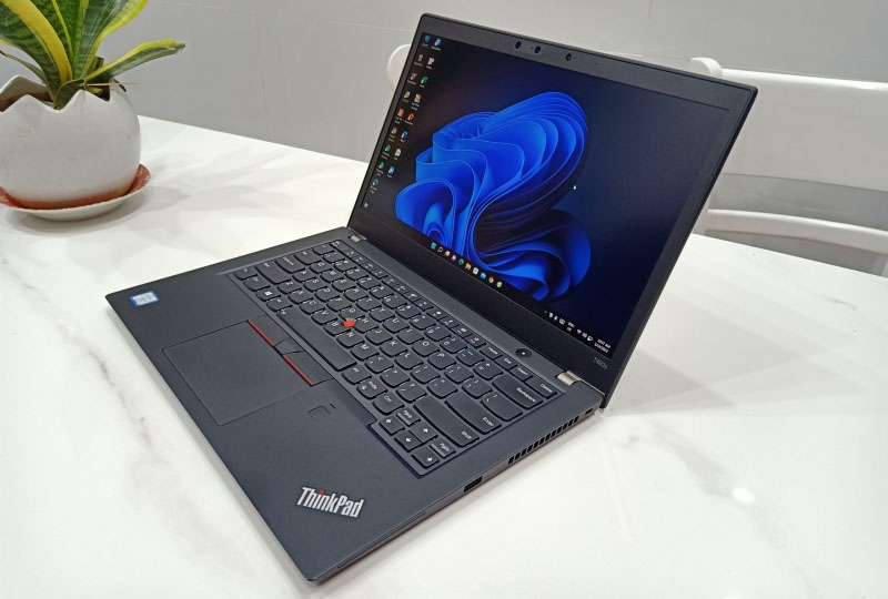 2 laptop cho sinh vien y