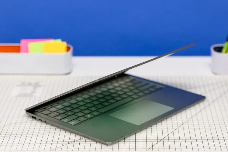 15 máy tính xách tay tốt nhất bạn có thể mua cuối năm 2023 đầu năm 2024 56 Microsoft Surface Laptop 5 (13.5-inch)