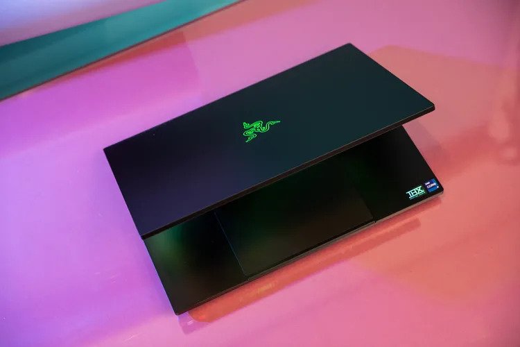 15 máy tính xách tay tốt nhất bạn có thể mua cuối năm 2023 đầu năm 2024 58 Razer Blade 16