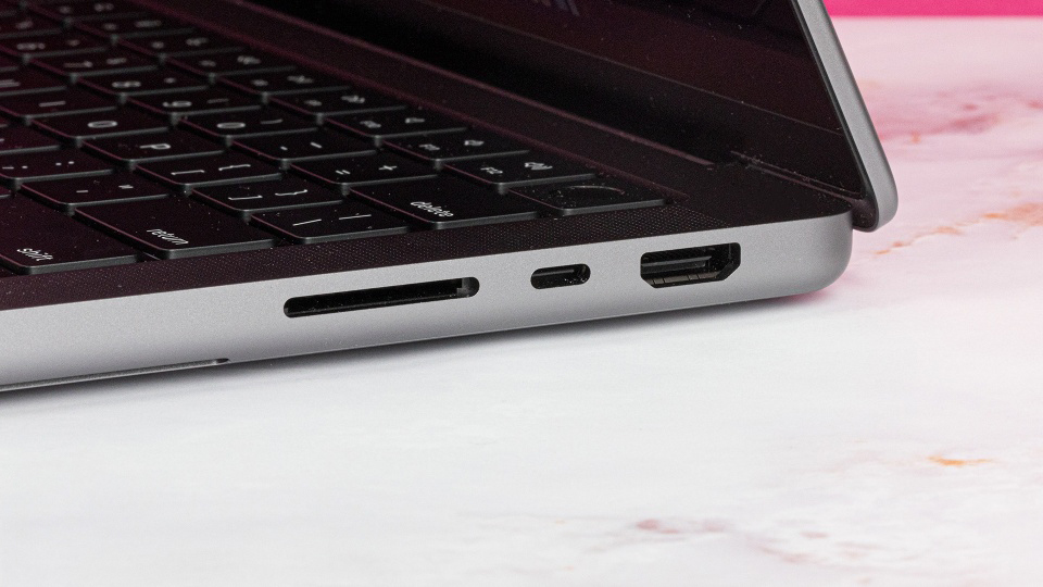 Microsoft Surface Laptop Studio 2 so với Apple MacBook Pro: Cái nào tốt hơn cho các chuyên gia về nội dung? 18 06 11