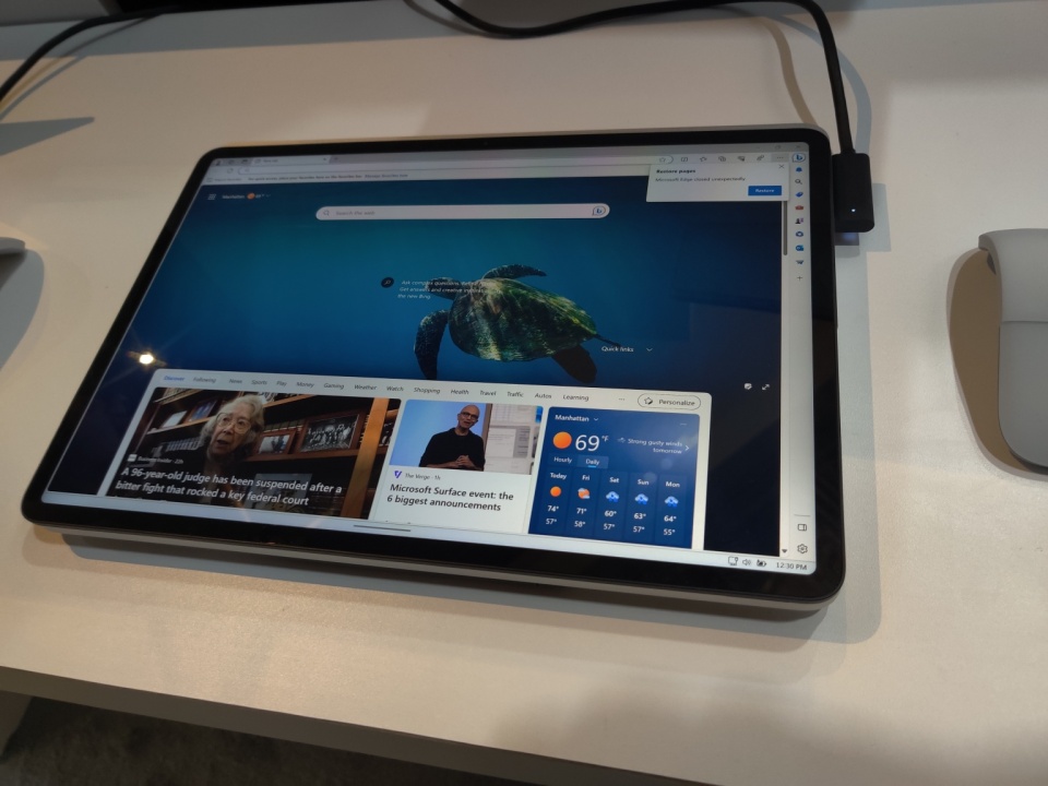 Microsoft Surface Laptop Studio 2 so với Apple MacBook Pro: Cái nào tốt hơn cho các chuyên gia về nội dung? 23 11 4