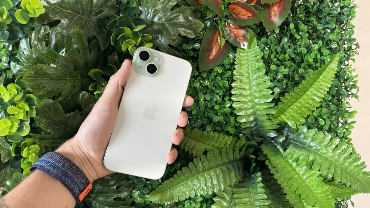 Đánh giá iPhone 15 Plus: Một cú nổ nhẹ nhàng 12 IPHONE 15 PLUS 01