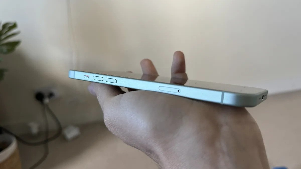 Đánh giá iPhone 15 Plus: Một cú nổ nhẹ nhàng 14 IPHONE 15 PLUS 03