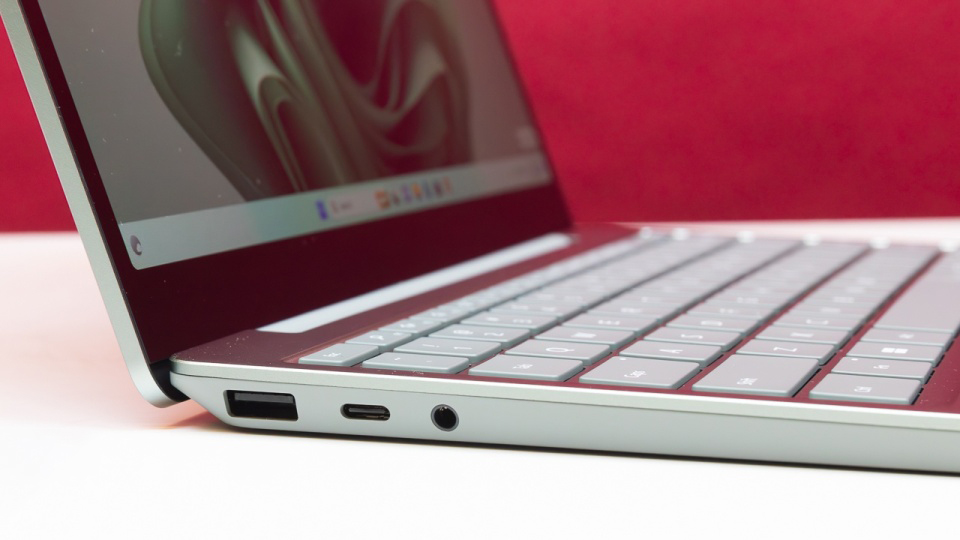 Microsoft Surface Laptop Go 3 06