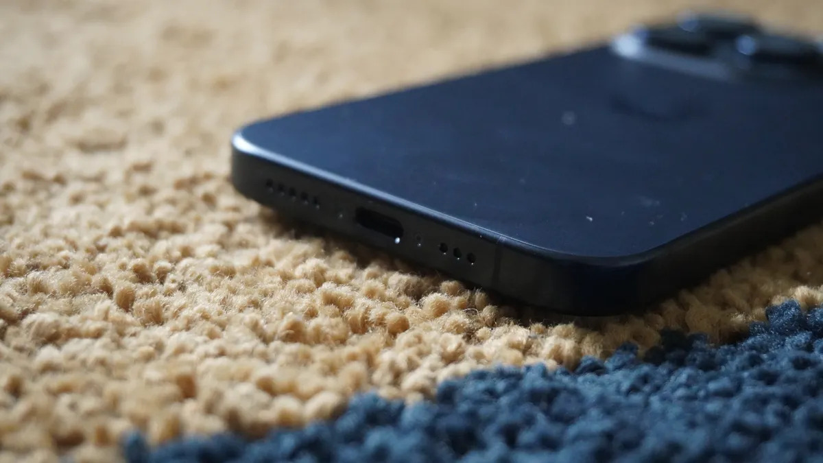 Đánh giá iPhone 15 Pro: Thay đổi nhỏ, khác biệt lớn 16 iPhone 15 Pro 03