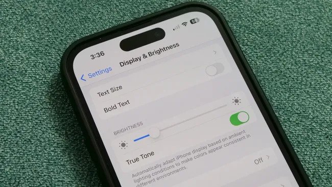 Độ sáng màn hình trên iPhone: Cách thay đổi độ sáng, tiết kiệm pin 2 08