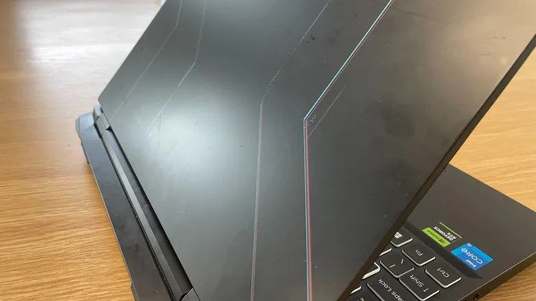 Đánh giá Acer Nitro 5: hiệu năng không cần giá 9 Acer Nitro 5 02