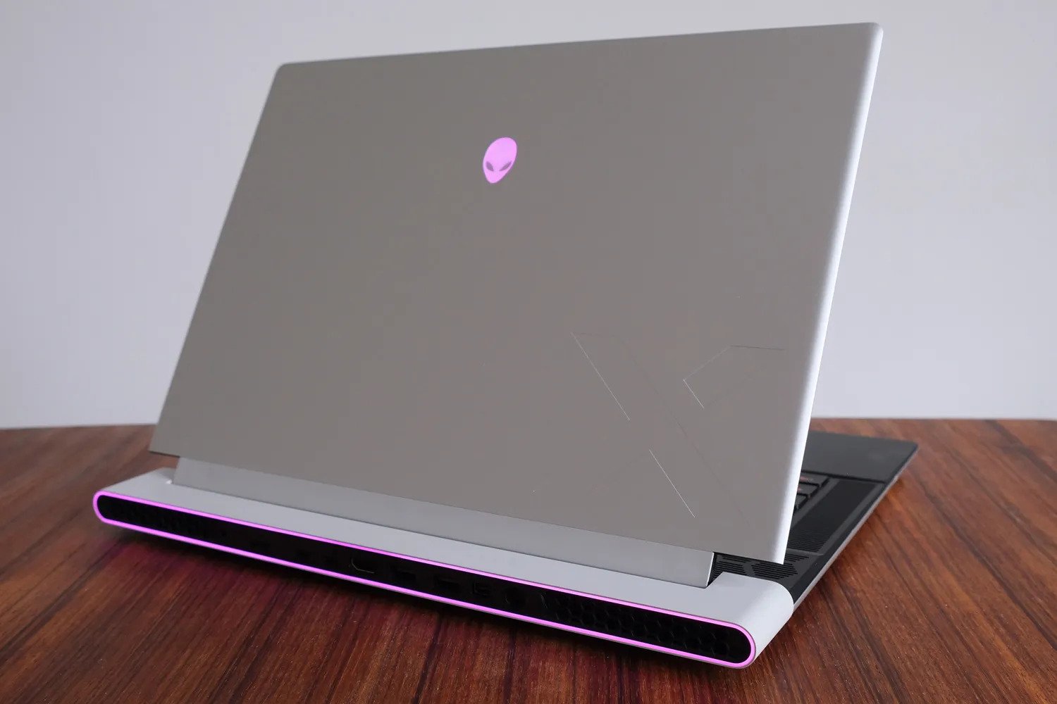 Alienware X16 02