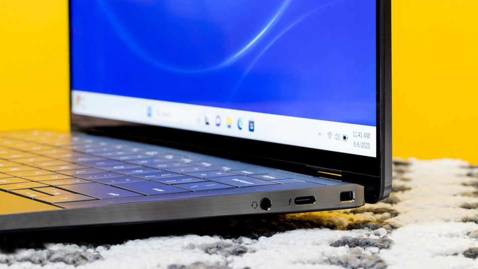 Đánh giá Dell Latitude 9440 2 in 1 13 Dell Latitude 9440 2 in 1 07