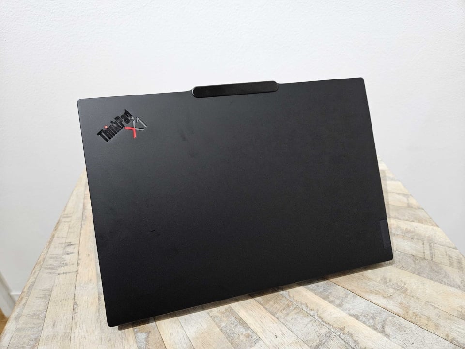 Cái nhìn đầu tiên: Lenovo ThinkPad X1 Carbon và X1 2-trong-1 khởi chạy lại với Intel Core Ultra 3 Lenovo ThinkPad X1 Carbon and X1 2 in 1 02
