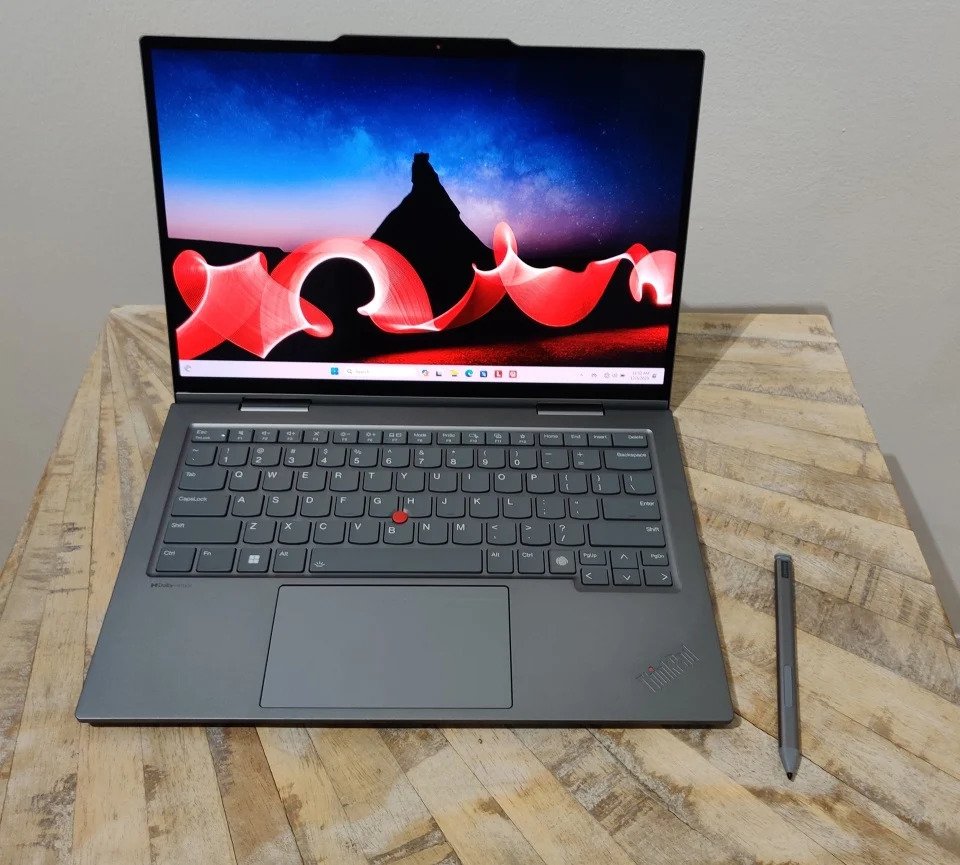 Cái nhìn đầu tiên: Lenovo ThinkPad X1 Carbon và X1 2-trong-1 khởi chạy lại với Intel Core Ultra 7 Lenovo ThinkPad X1 Carbon and X1 2 in 1 06