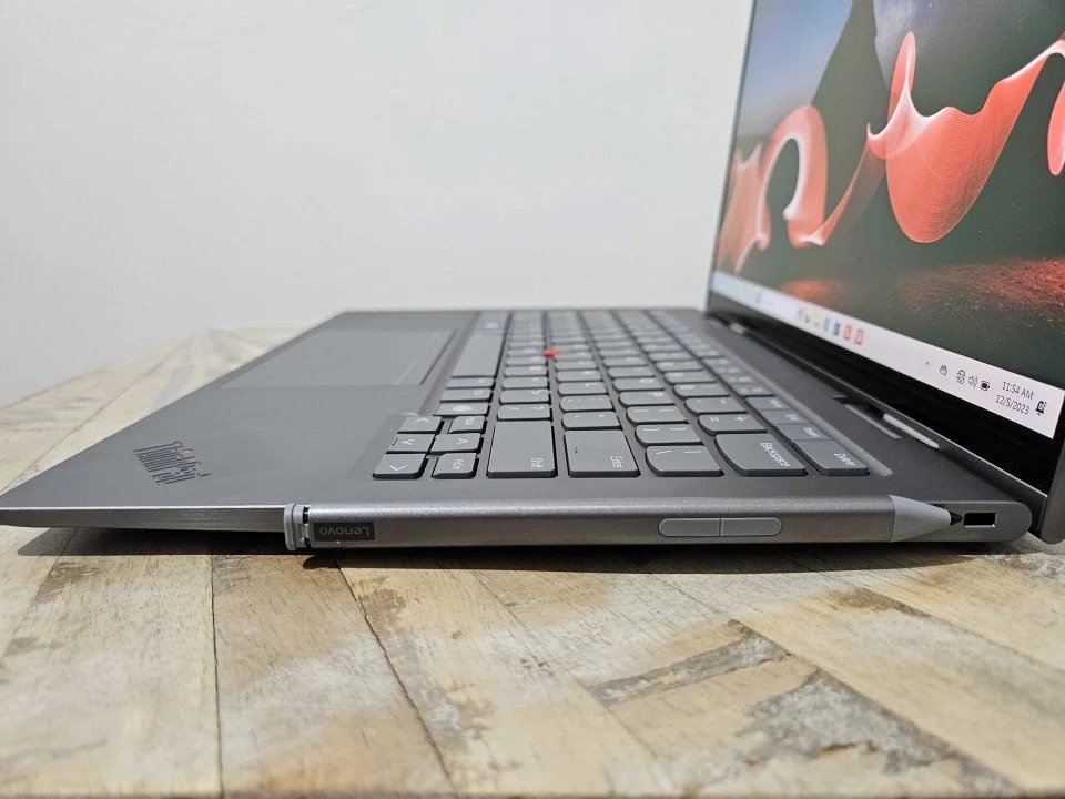 Cái nhìn đầu tiên: Lenovo ThinkPad X1 Carbon và X1 2-trong-1 khởi chạy lại với Intel Core Ultra 8 Lenovo ThinkPad X1 Carbon and X1 2 in 1 07