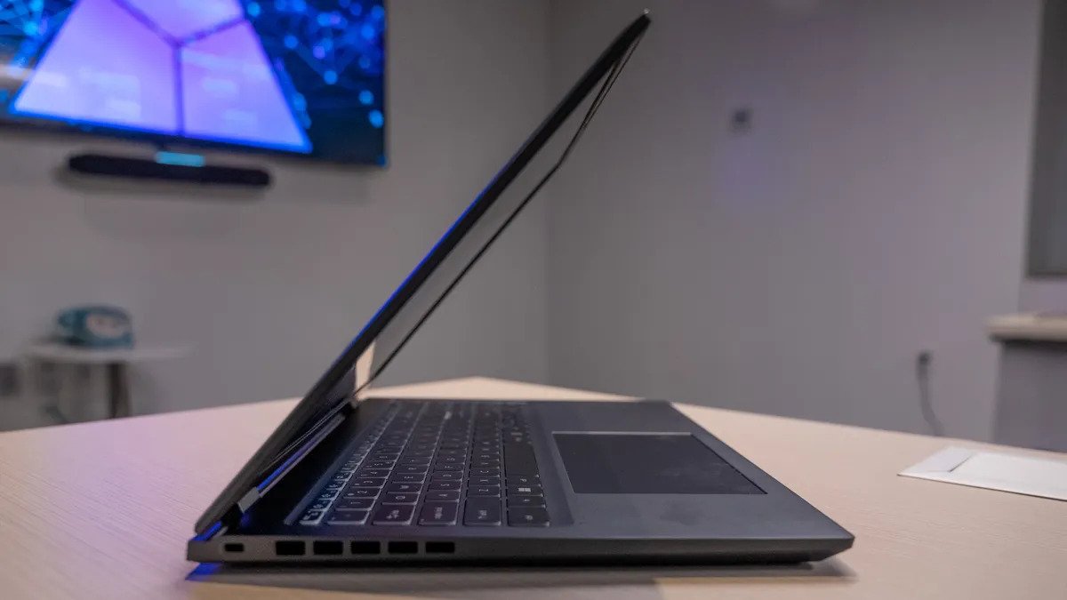 MSI Prestige 16 AI EVO 04