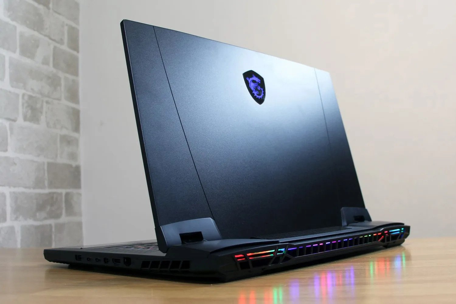 MSI Titan GT77 HX 13V 2023 02