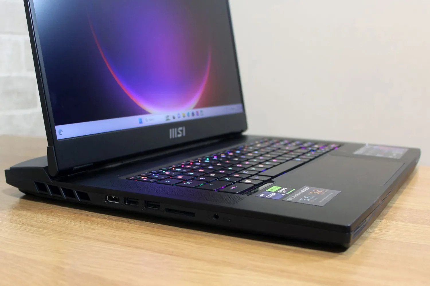 MSI Titan GT77 HX 13V 2023 03