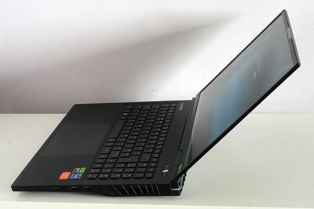 Đánh giá Medion Erazer X40 Beast: nó là một con quái vật 22 Medion Erazer X40 Beast 10