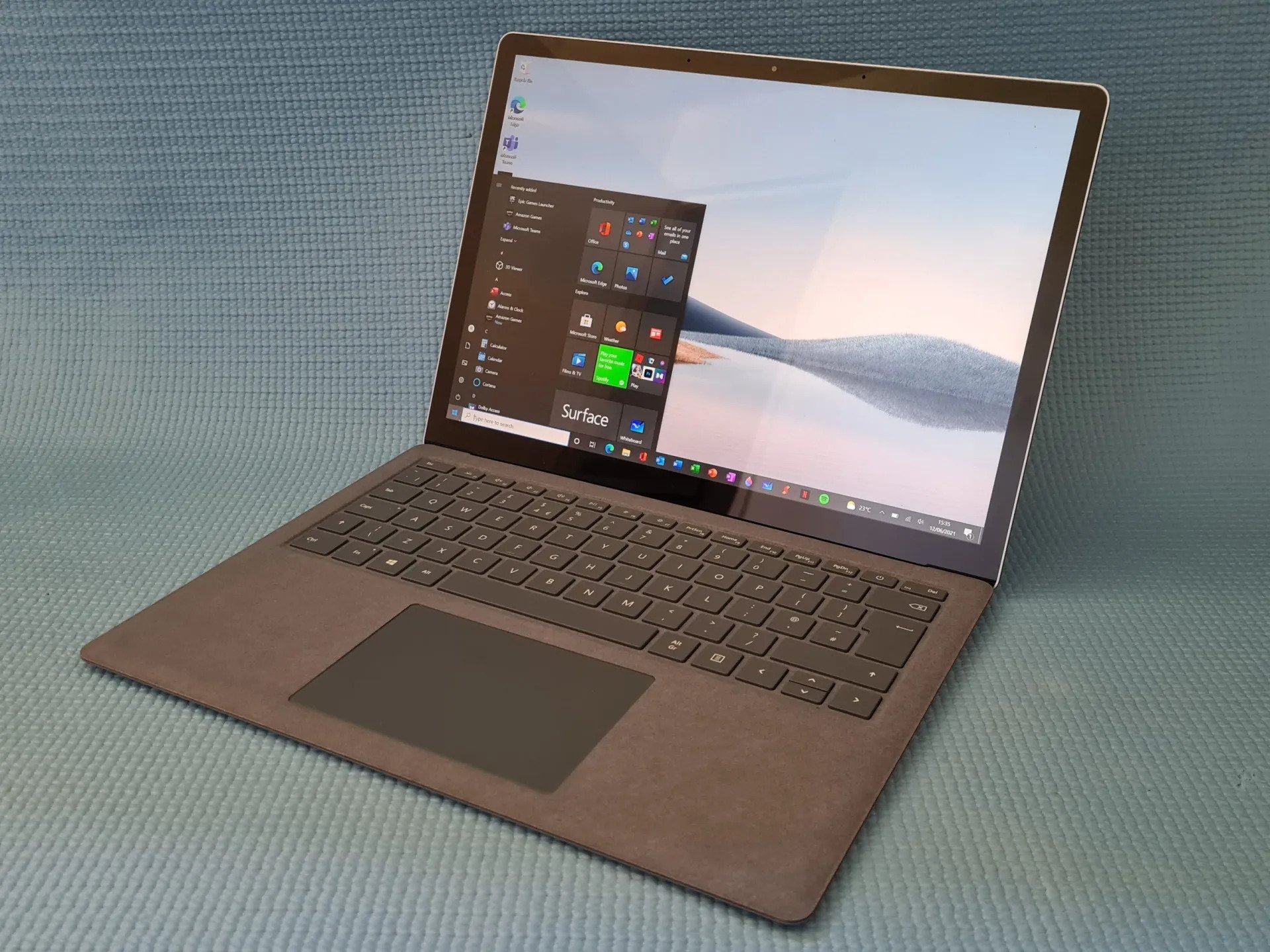 Microsoft Surface Laptop 4 03