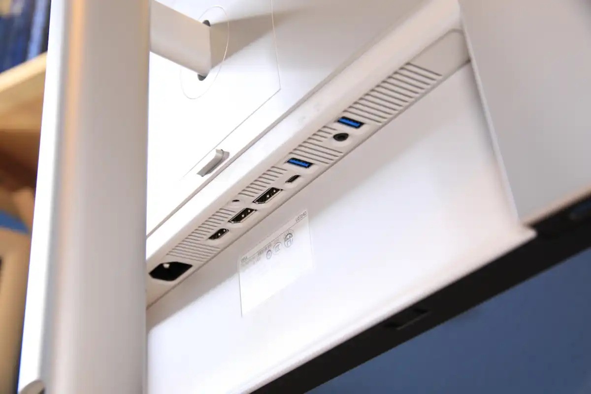 Đánh giá Dell Ultrasharp U2724D: Màn hình 120Hz cho văn phòng tại nhà của bạn 13 Dell Ultrasharp U2724D 03