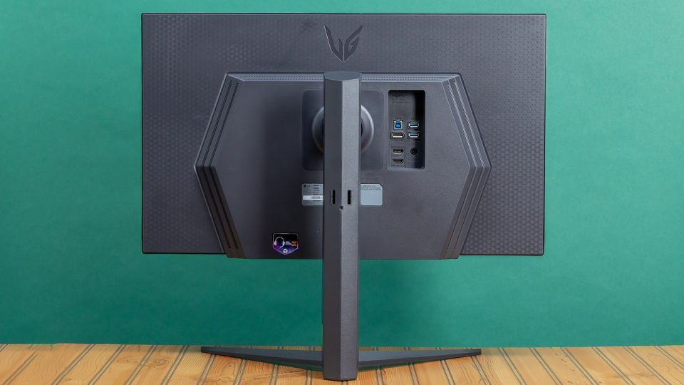 LG 27 UltraGear Gaming Monitor 27GR83Q 05