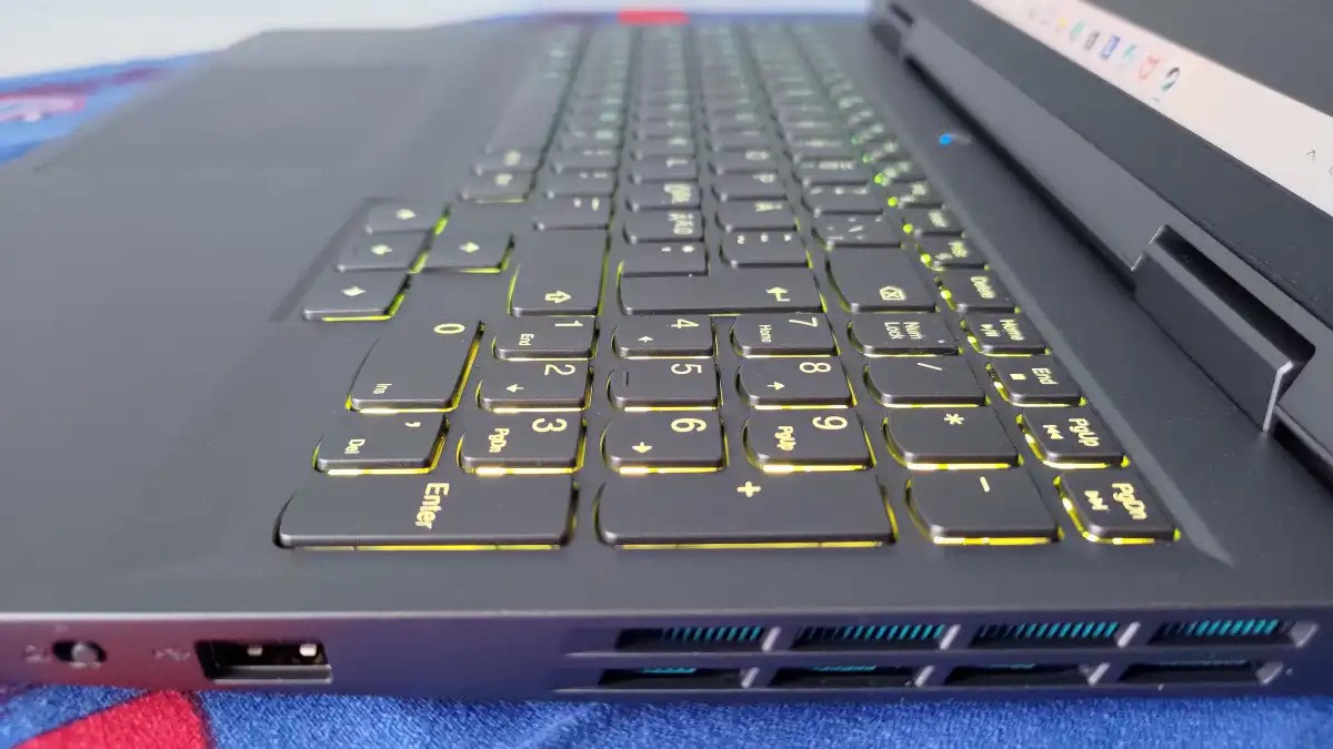 Đánh giá Lenovo LOQ 16: Laptop phù hợp cho game thủ nhẹ nhàng 10 Lenovo LOQ 16 03