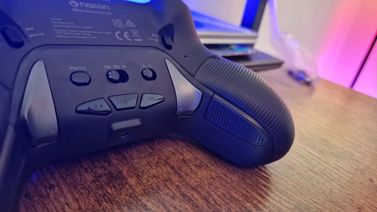 Đánh giá Nacon Revolution 5 Pro: "Người kế thừa xứng đáng cho thiết bị chơi game tay cầm tốt nhất từng được tạo ra" 9 Nacon Revolution 5 Pro 08