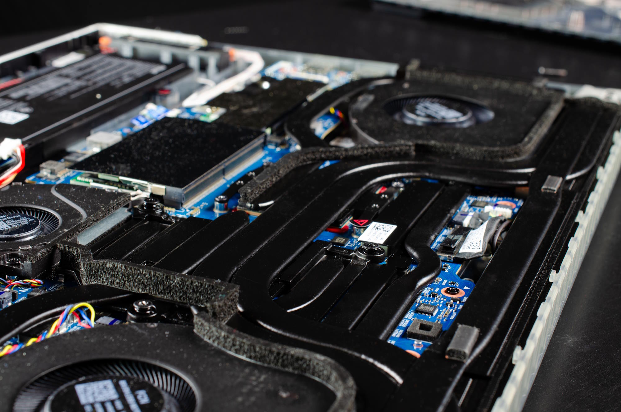 NHỮNG TIÊN TIẾN LÀM MÁT THÔNG MINH MỚI NHẤT CỦA ROG ĐƯA ROG STRIX SCAR 18 ĐẾN TẦM HIỆU SUẤT MỚI 9 ROG STRIX SCAR 18 02