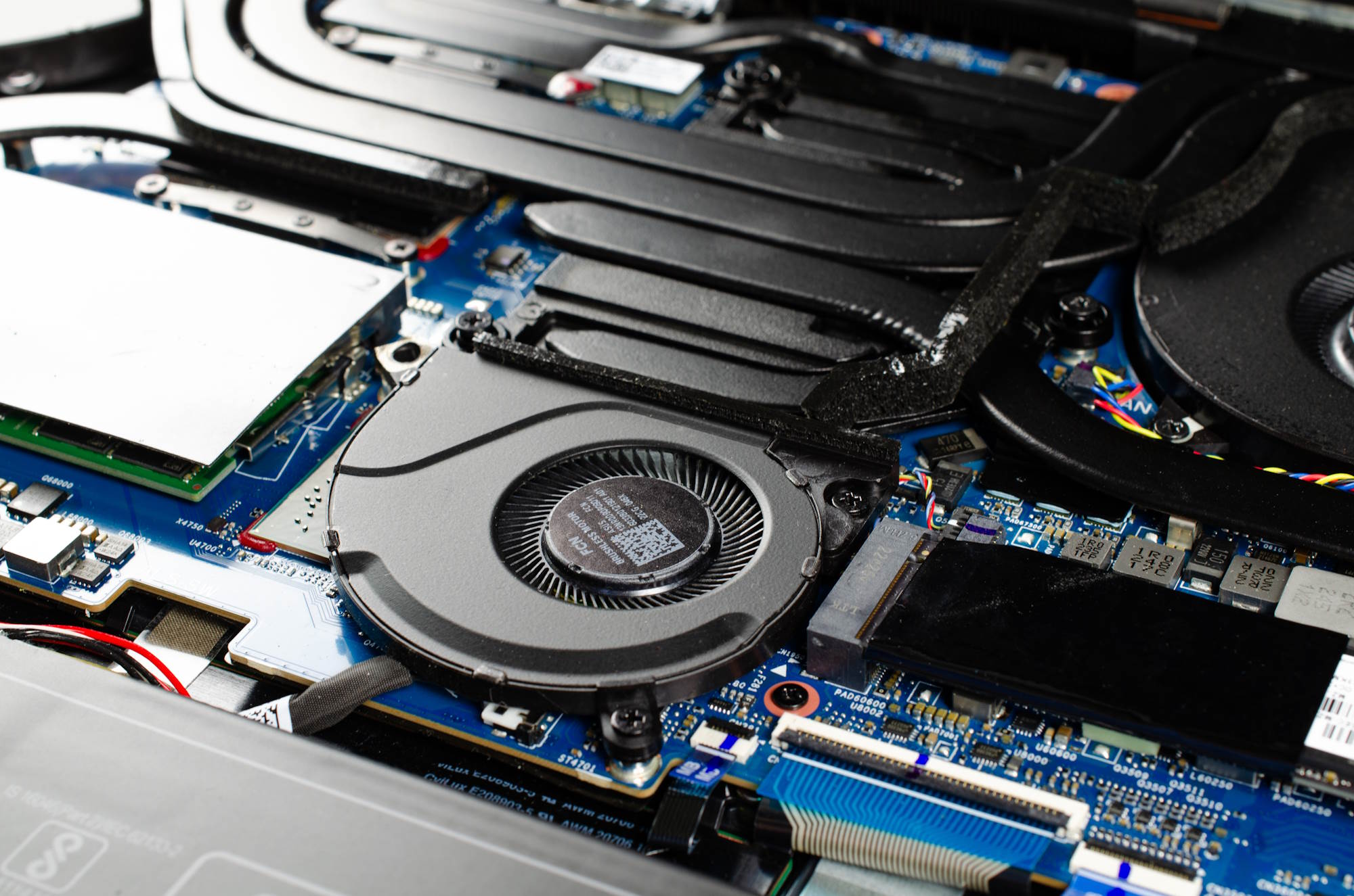 NHỮNG TIÊN TIẾN LÀM MÁT THÔNG MINH MỚI NHẤT CỦA ROG ĐƯA ROG STRIX SCAR 18 ĐẾN TẦM HIỆU SUẤT MỚI 11 ROG STRIX SCAR 18 04