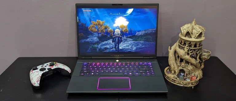 Alienware m16 R2 01