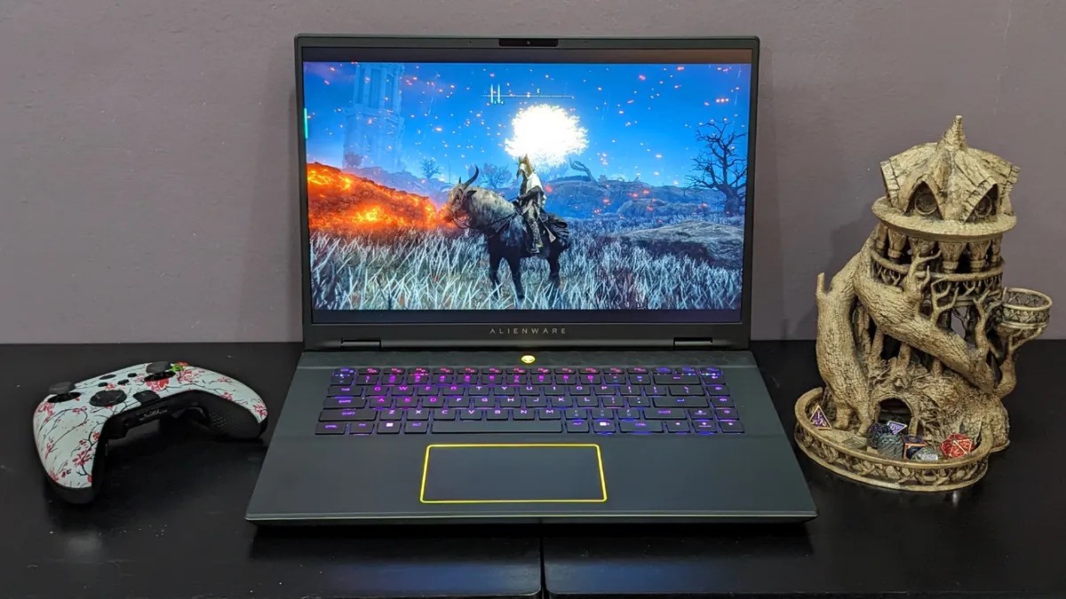 Alienware m16 R2 06