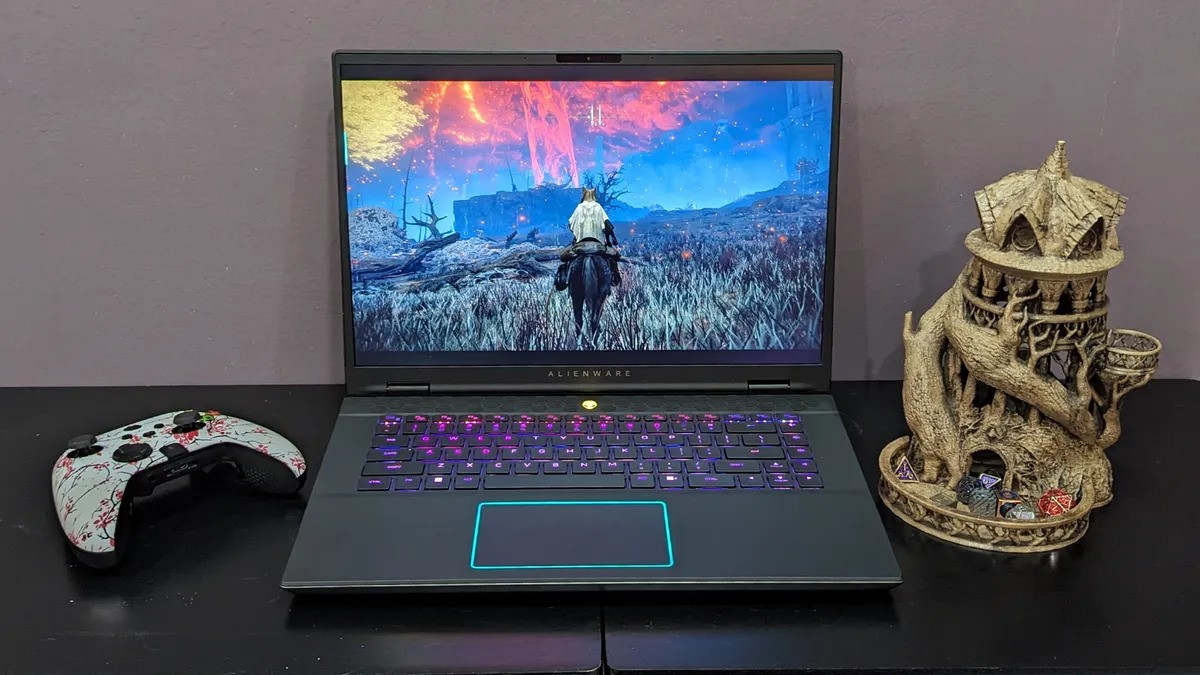 Alienware m16 R2 09
