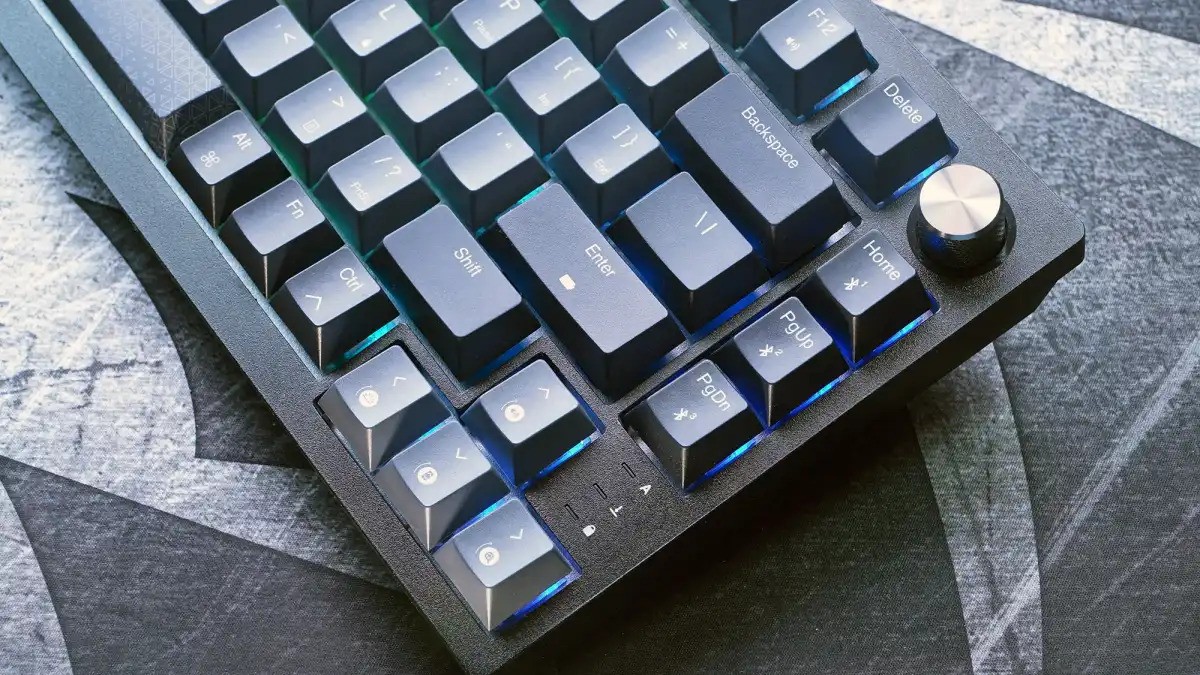 Corsair K65 Plus Wireless 02