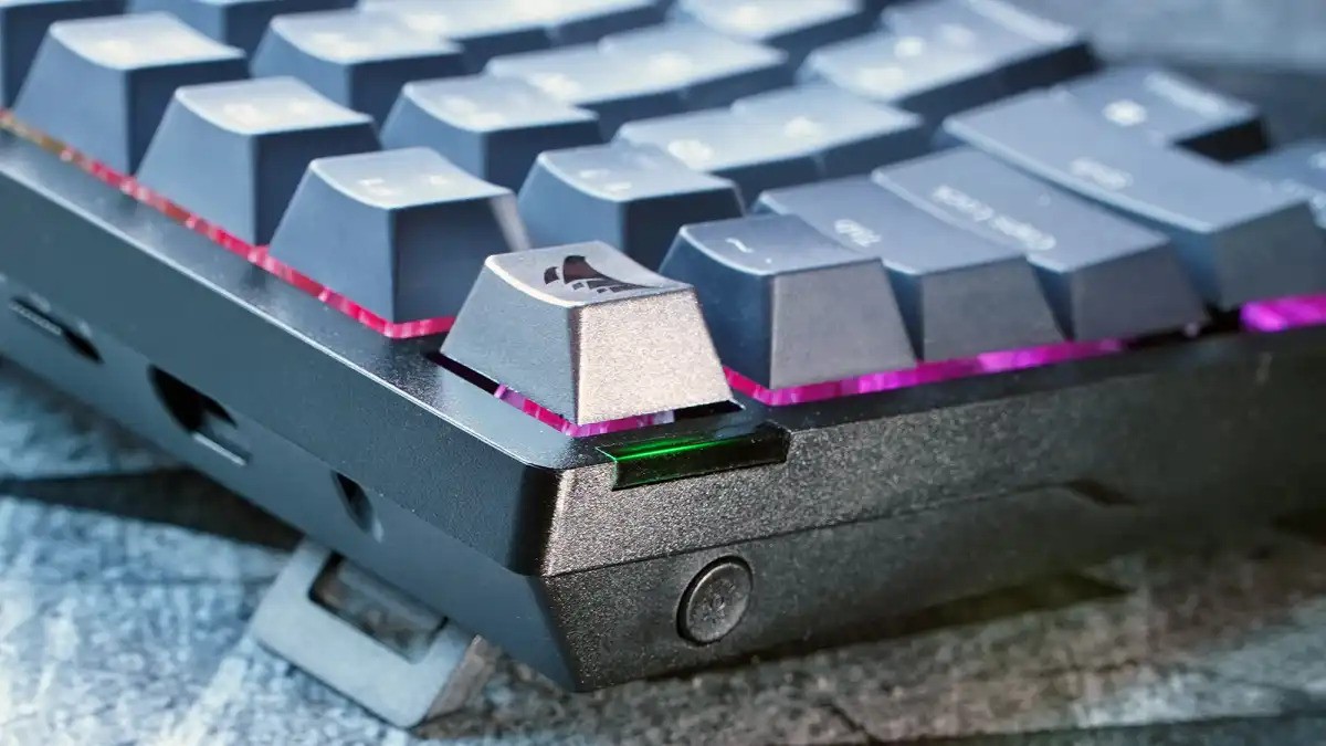 Corsair K65 Plus Wireless 03