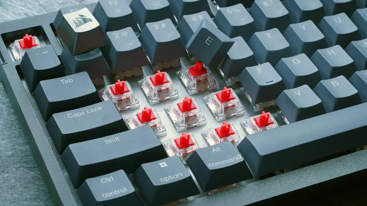 Corsair K65 Plus Wireless 04