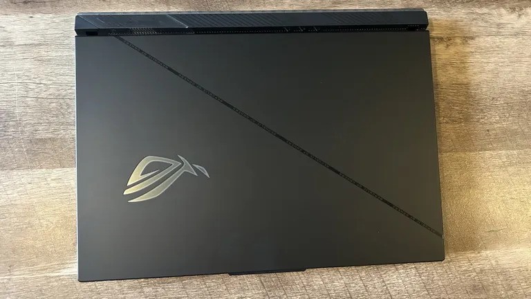 Asus ROG Strix Scar 18 2024 01