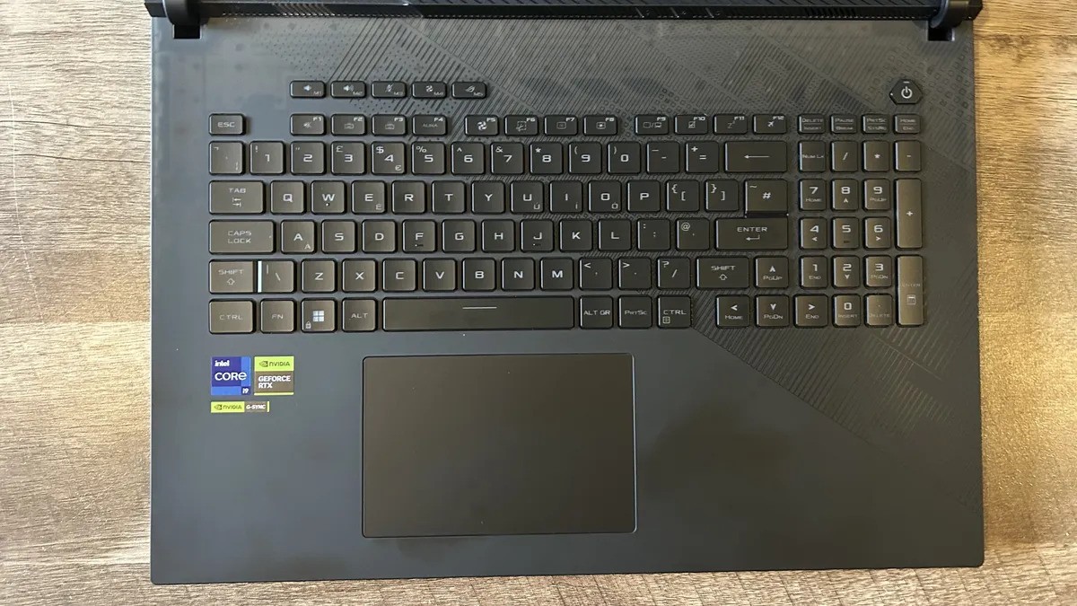 Asus ROG Strix Scar 18 2024 03