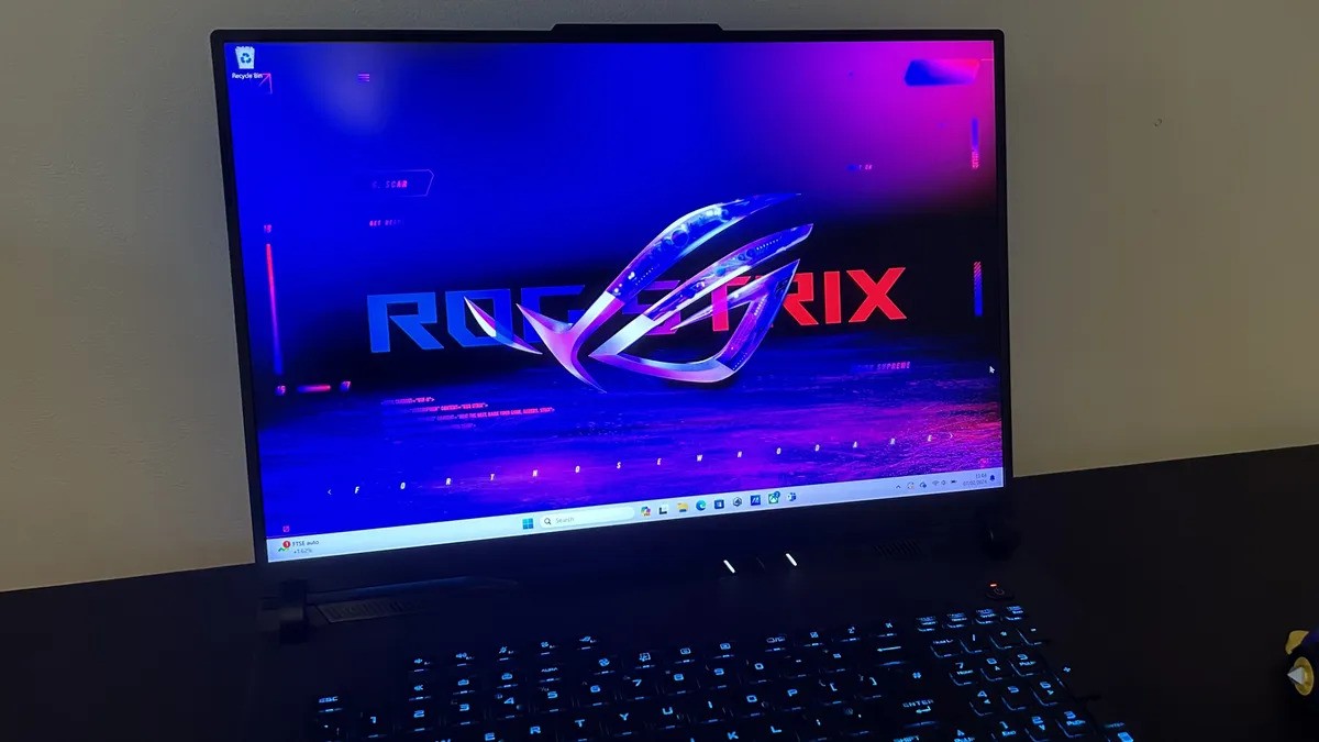 Asus ROG Strix Scar 18 2024 04