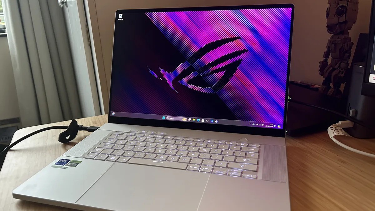 Asus ROG Zephyrus G16 2024 08