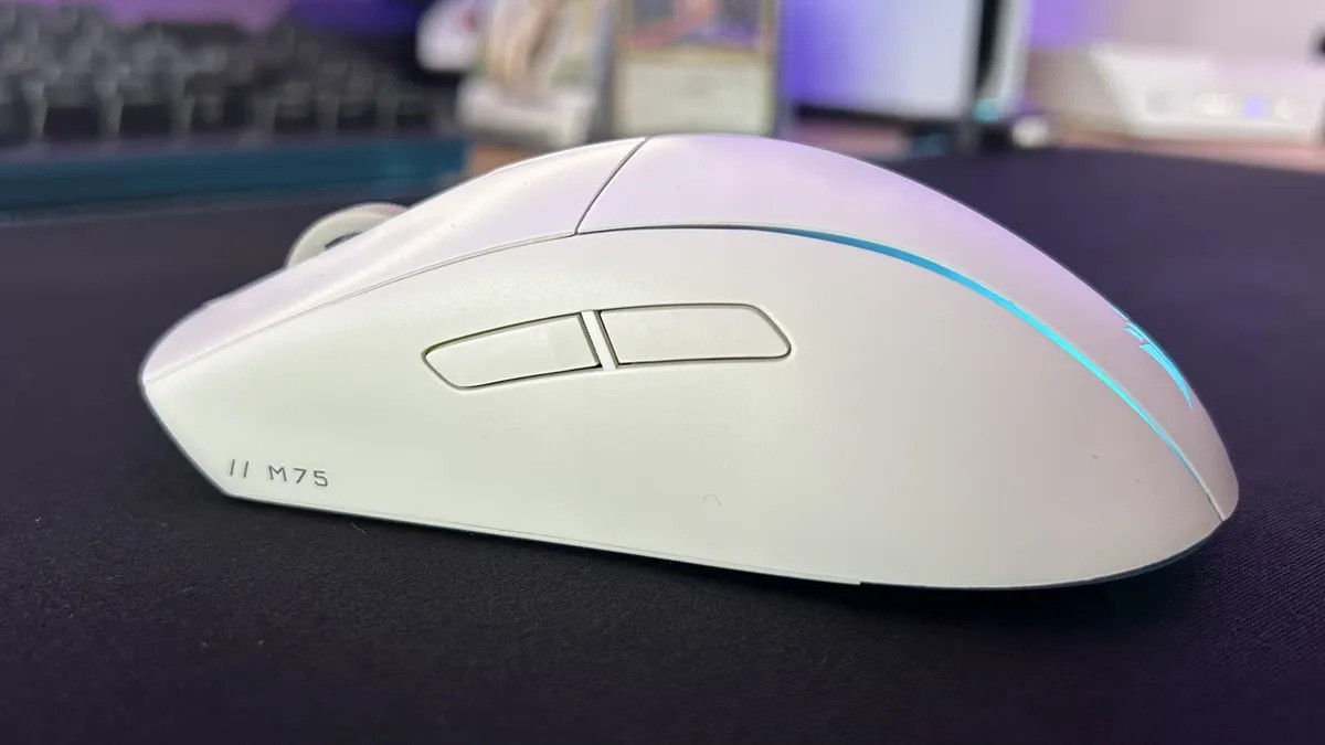 Đánh giá Corsair M75 Wireless: "một sản phẩm không thể bỏ qua đối với những người theo đuổi thiết kế thuận cả hai tay" 9 Corsair M75 Wireless 02