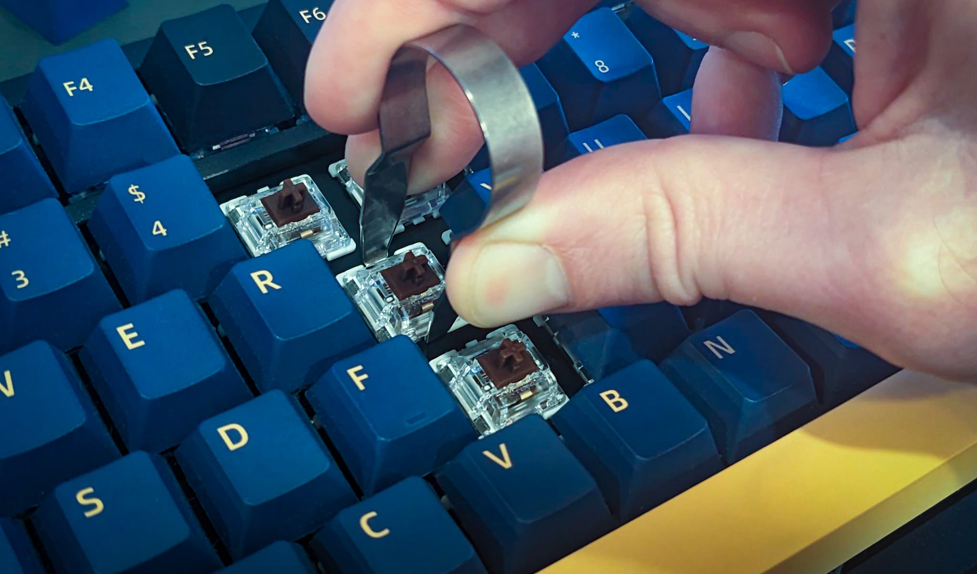 THIẾT KẾ CÔNG TẮC CỦA ROG SẼ TIẾT KIỆM THỜI GIAN CHO BẠN 2 THIET KE CONG TAC CO THE THAY DOI NONG CUA ROG DA TIET KIEM CHO TOI MOT CHUYEN DI DEN CUA HANG BAN PHIM NHU THE NAO 02