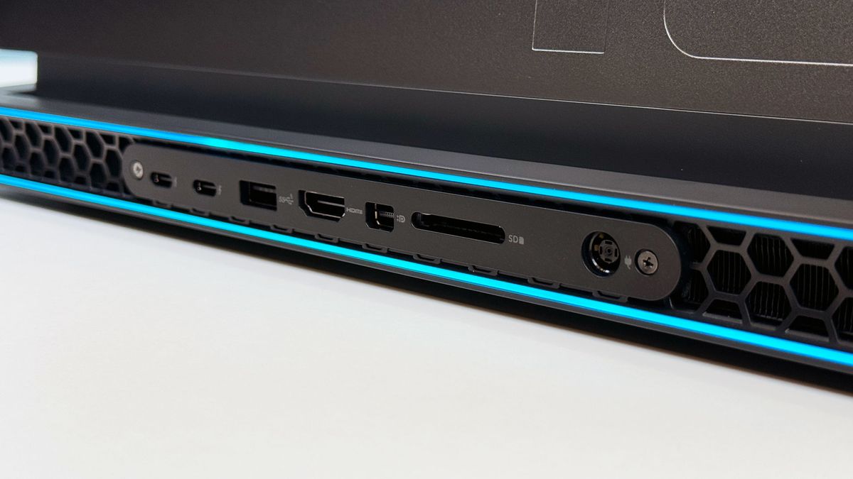 Alienware m18 R2 05