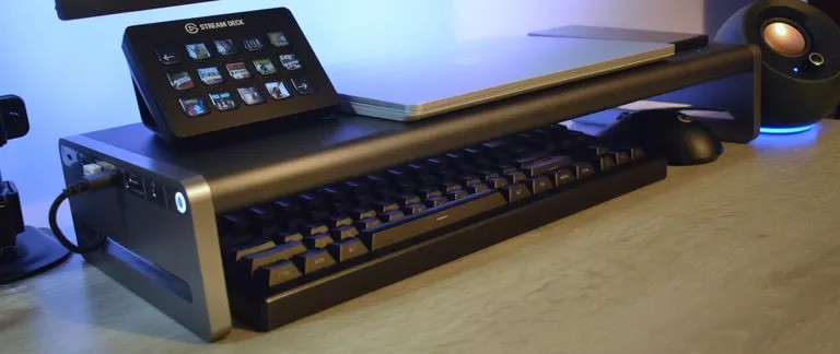 Anker 675 USB C Docking Station 01