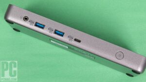 Cach sac may tinh xach tay cua ban bang USB C 06