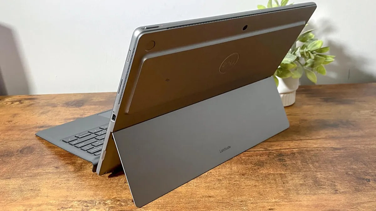 Dell Latitude 7320 Detachable 2in1 03