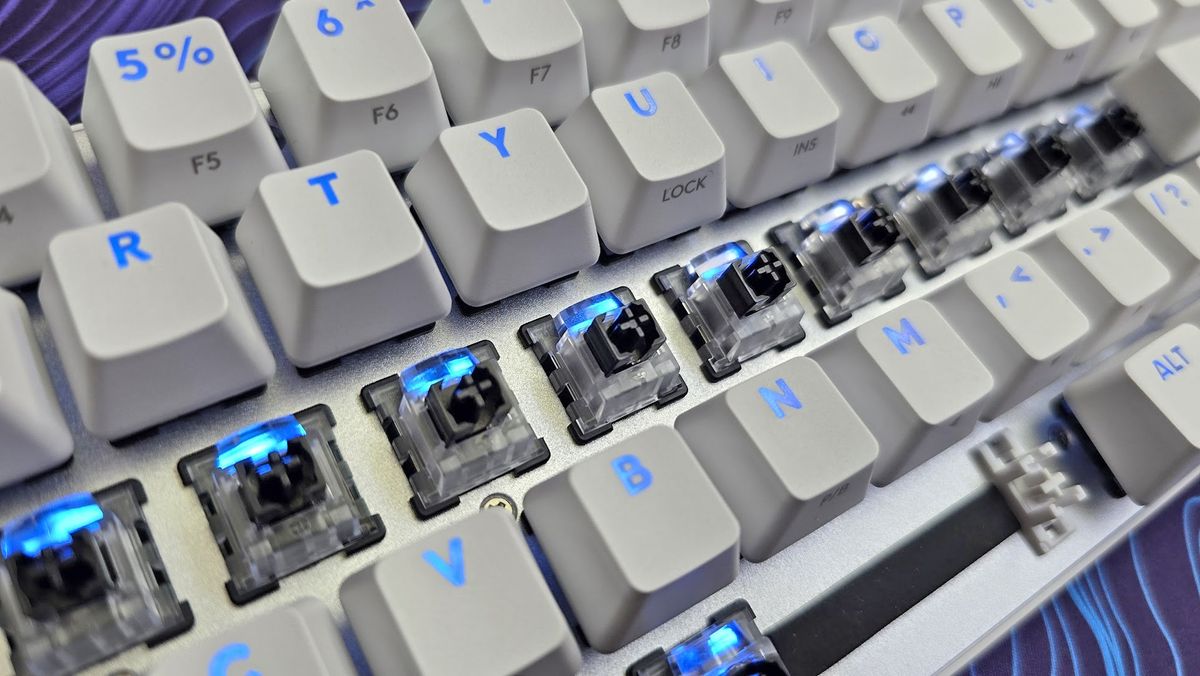 Logitech G Pro X 60 Lightspeed 10