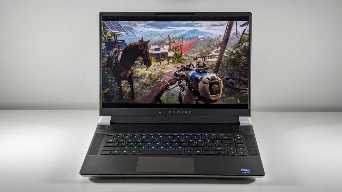 Alienware x16 R2 04